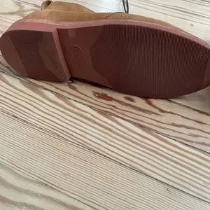 Taylor Stitch Chukka - Butterscotch Size 8 - Great Condition Taylor Stitch | Shoes | Taylor Stitch Chukka Butterscotch  main image 2